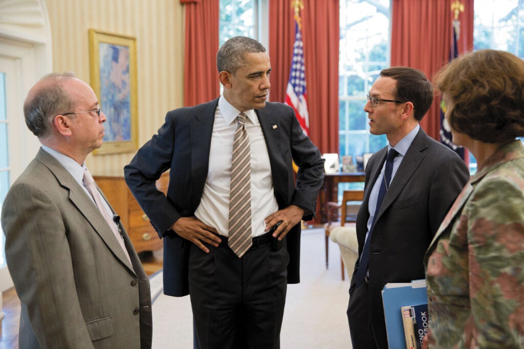 President Obama and advisers in the Oval Office