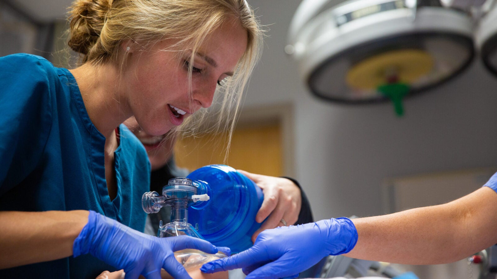 nursing grad student participating in simulation lab